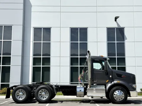Another view of 2022 PETERBILT 567 for sale in New Lenox, IL at Forge Truck Centers - Illinois