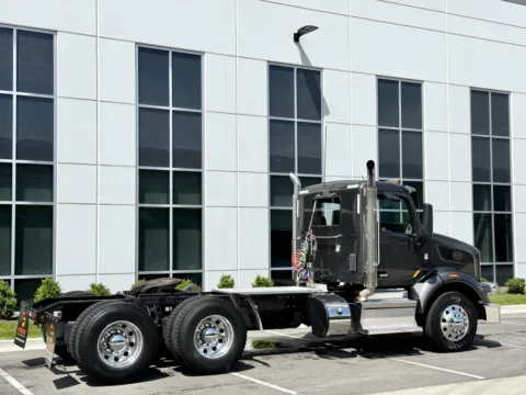 More photos of 2022 PETERBILT 567 at Forge Truck Centers - Illinois, IL