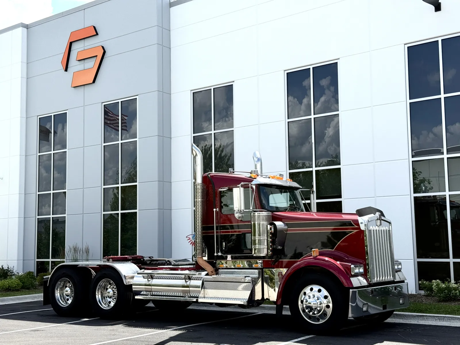 2020 Kenworth W900 - image 2