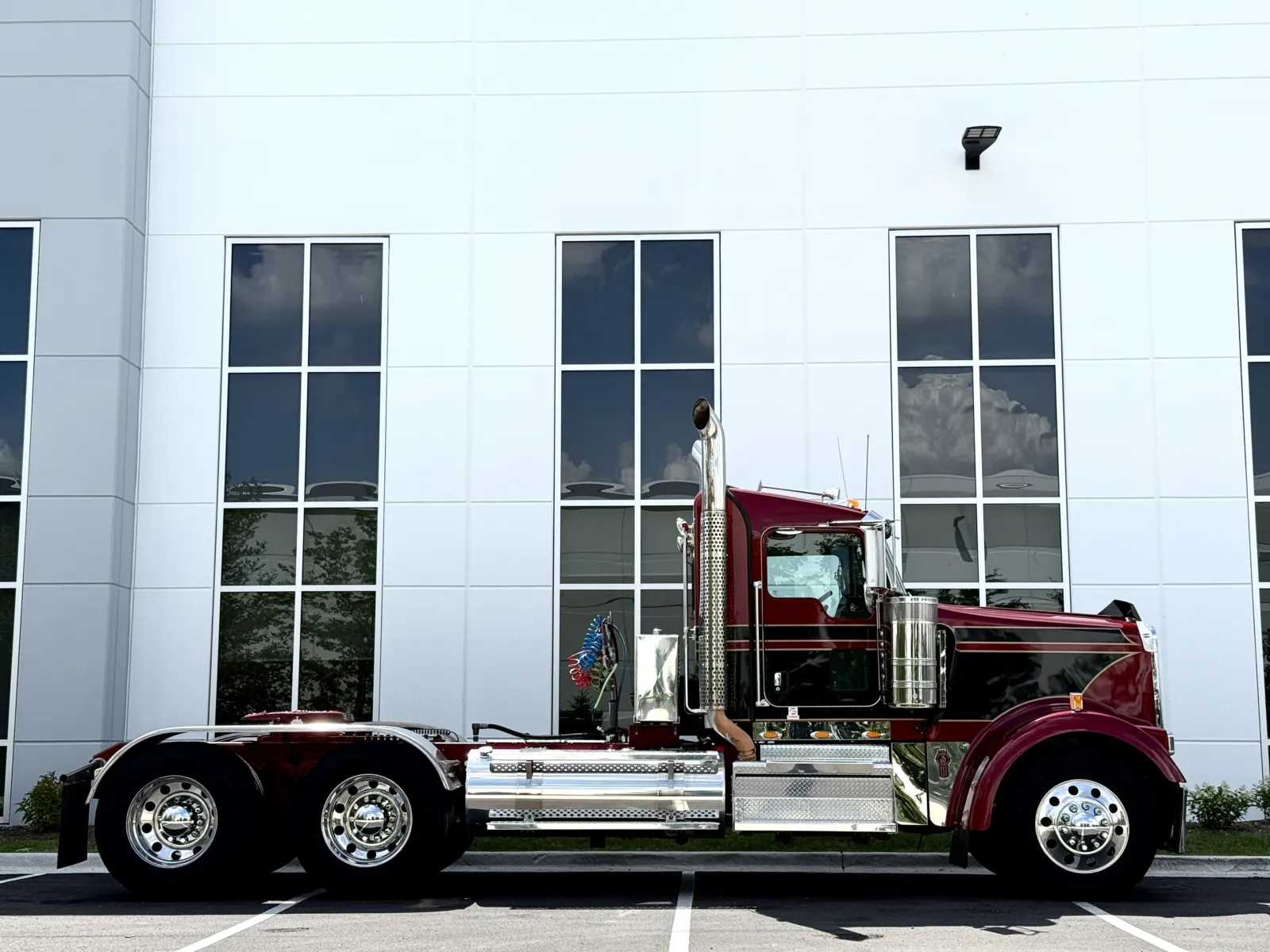 2020 Kenworth W900 - image 3