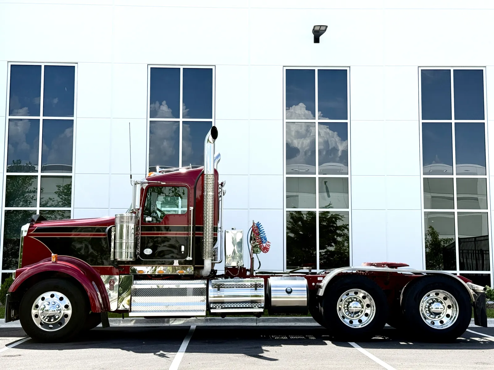 2020 Kenworth W900 - image 4