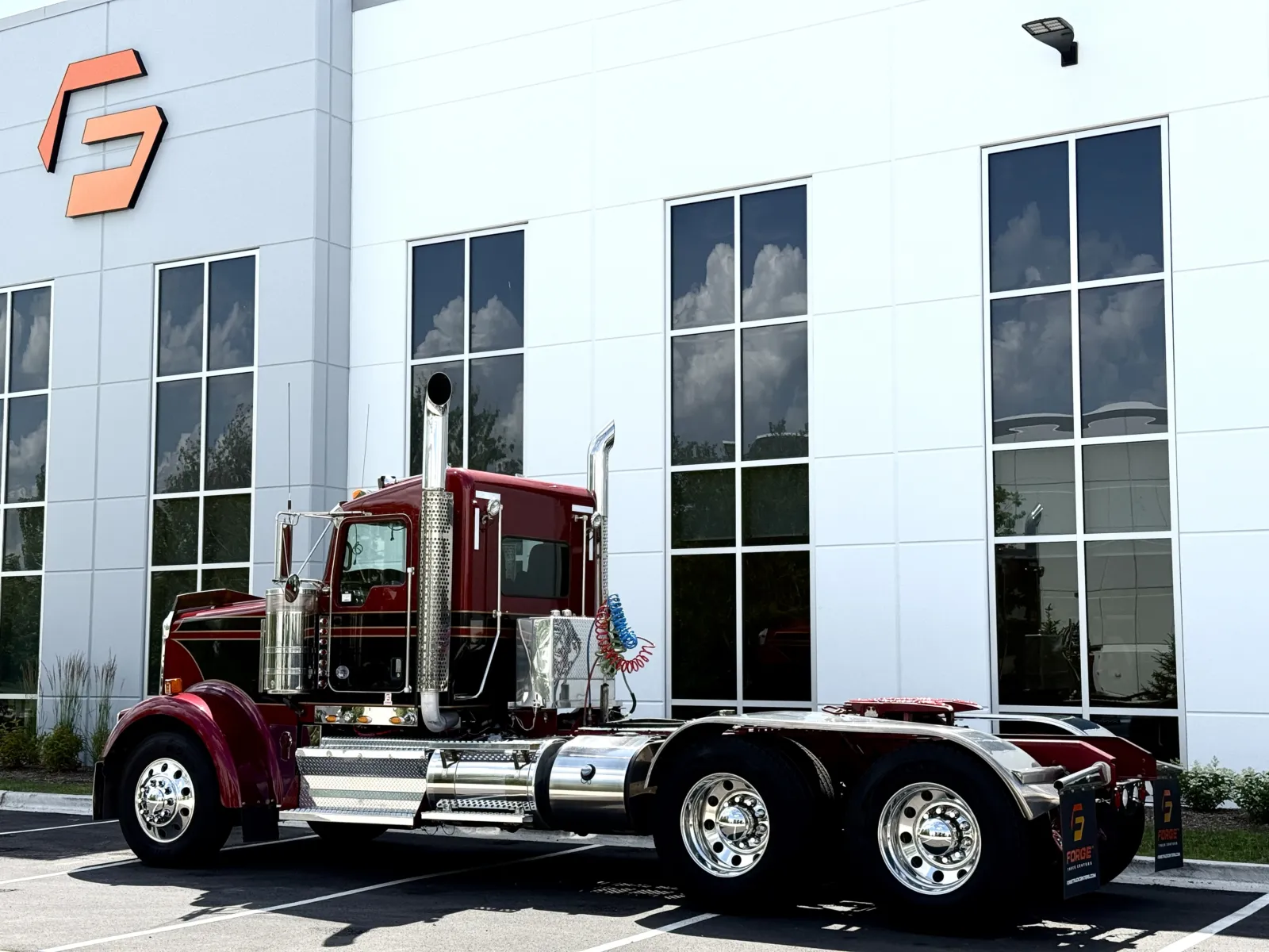 2020 Kenworth W900 - image 6