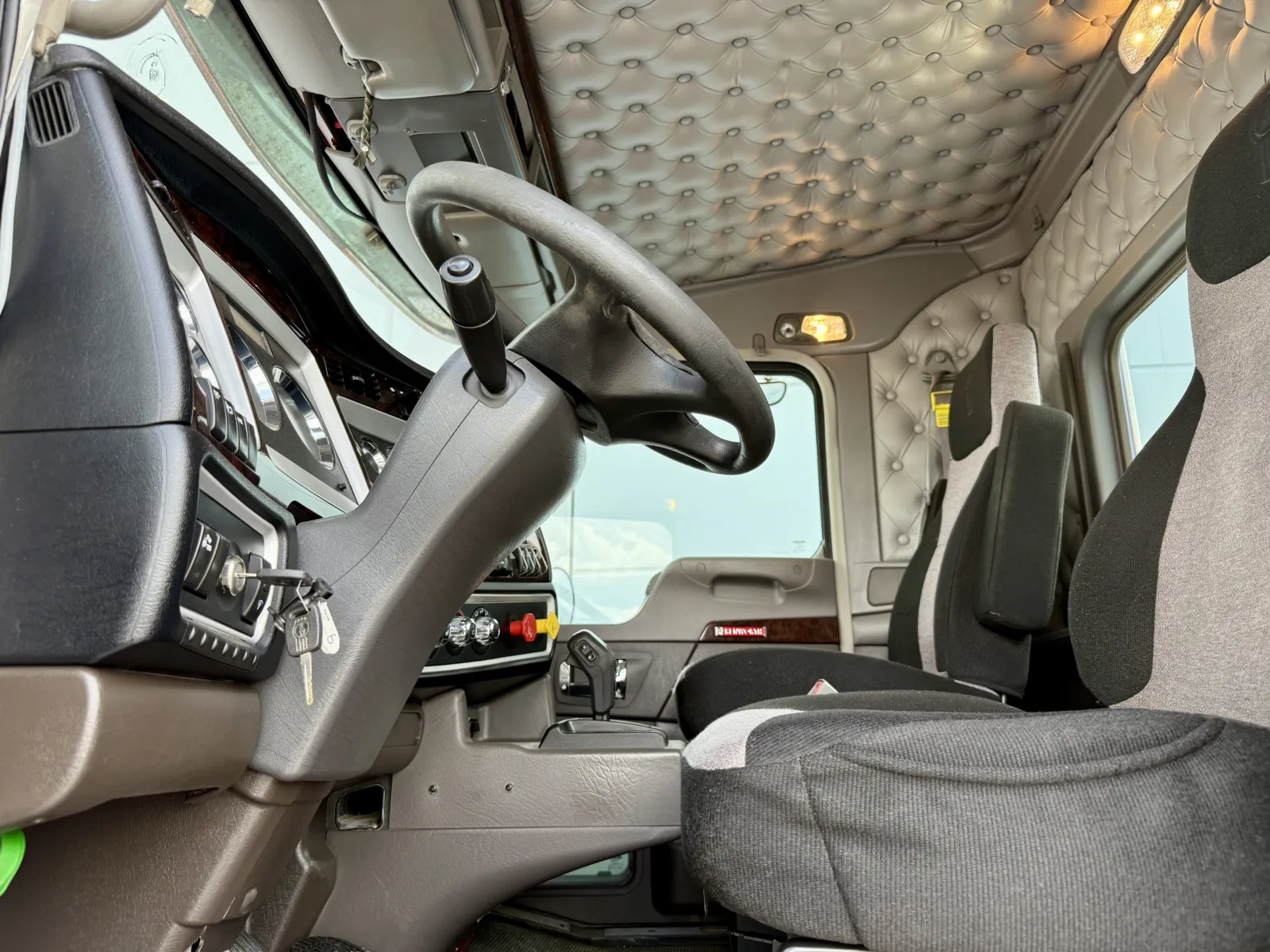 2020 Kenworth W900 - image 14