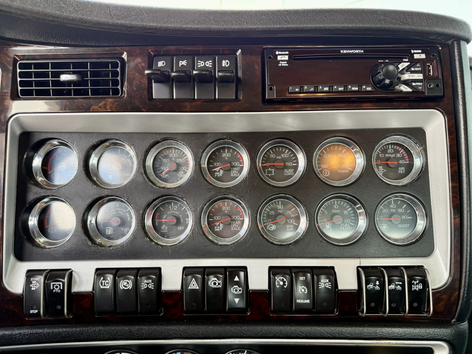 2020 Kenworth W900 - image 18