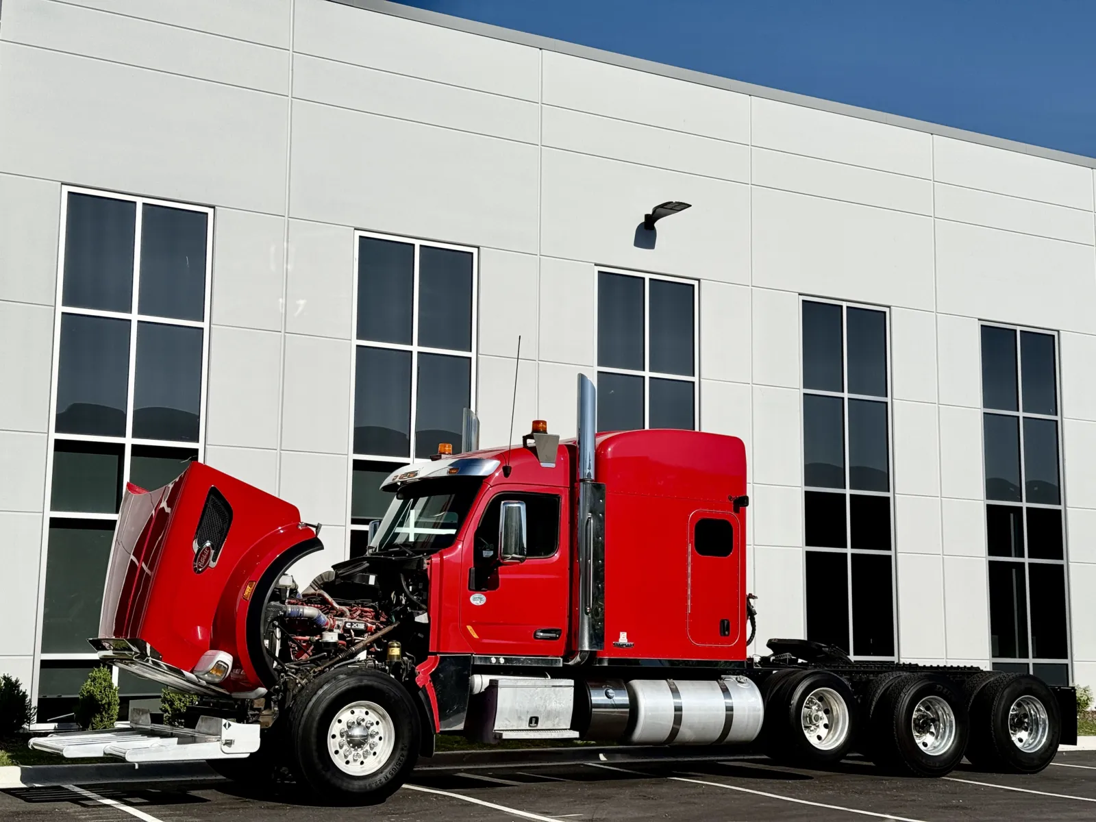 2019 Peterbilt 567 - image 10