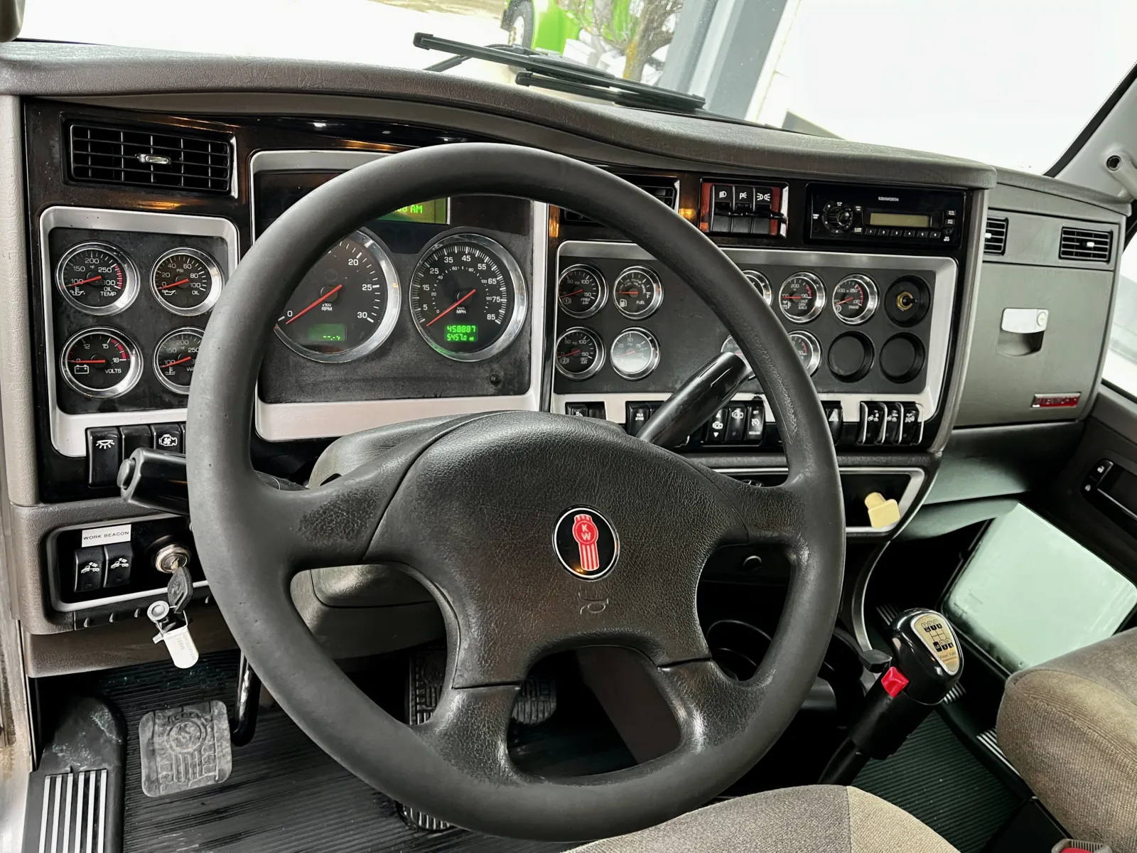 2013 Kenworth T800 - image 16