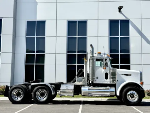 Another view of 2000 PETERBILT 378 for sale in New Lenox, IL at Forge Truck Centers - Illinois