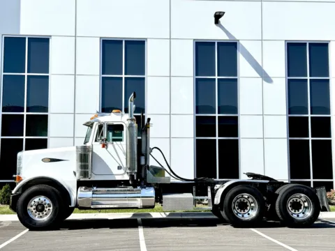More photos of 2000 PETERBILT 378 at Forge Truck Centers - Illinois, IL