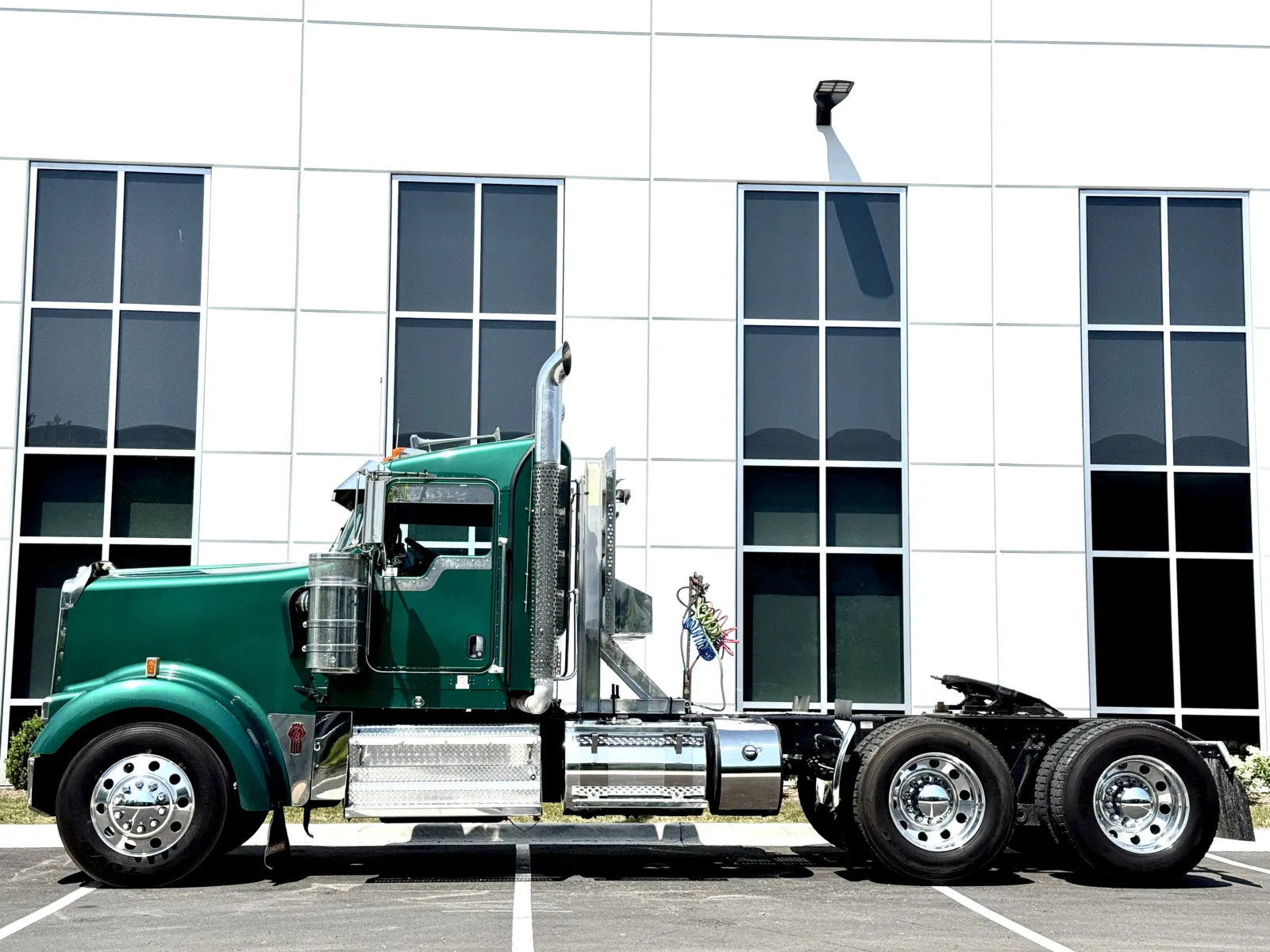 2020 Kenworth W900 - image 4