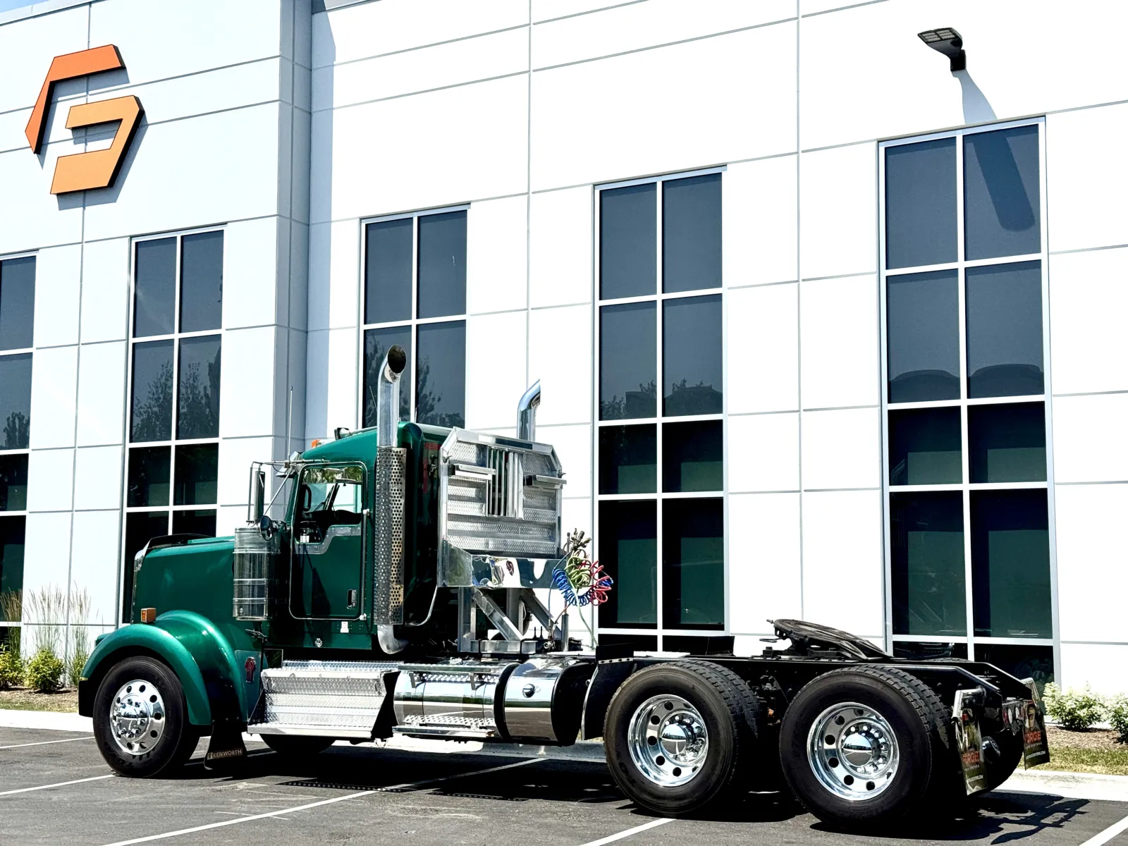 2020 Kenworth W900 - image 6