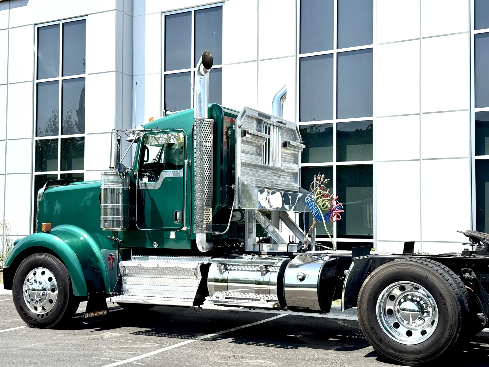 2020 Kenworth W900 - image 8