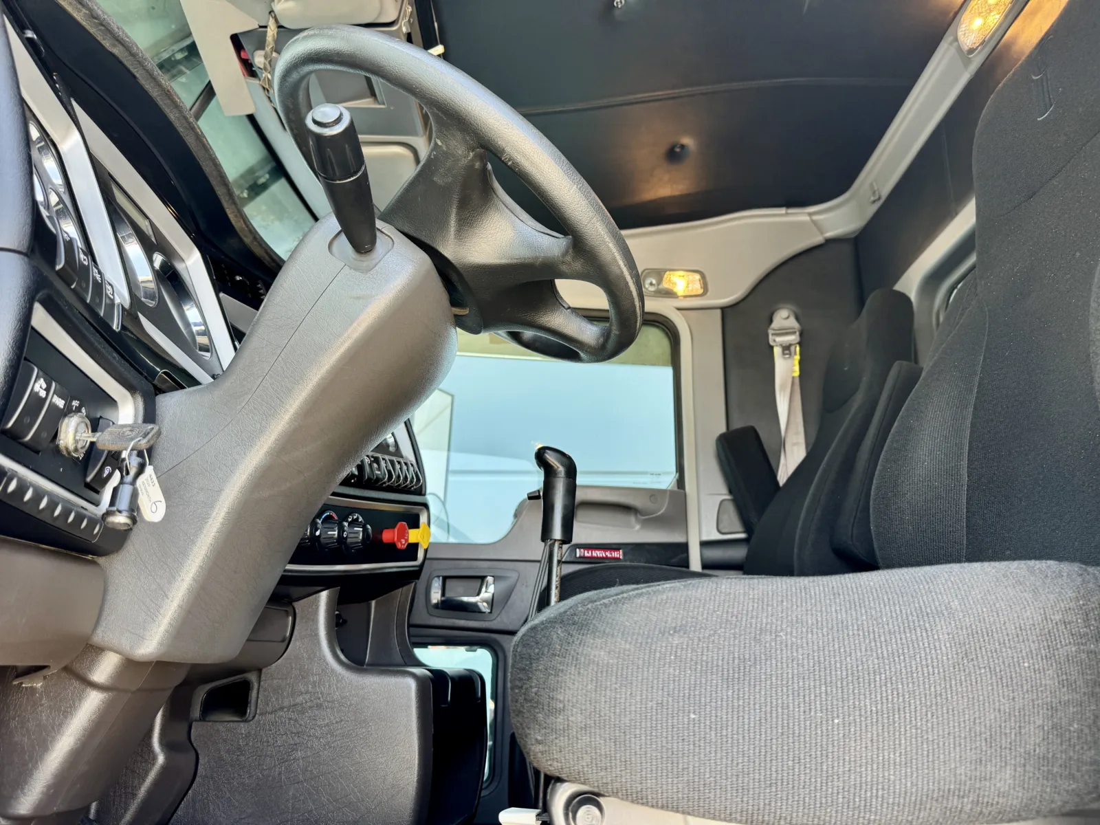 2020 Kenworth W900 - image 14