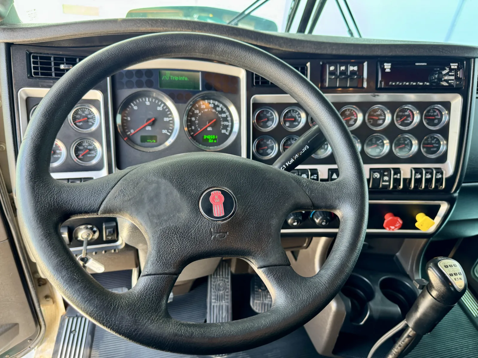 2020 Kenworth W900 - image 16