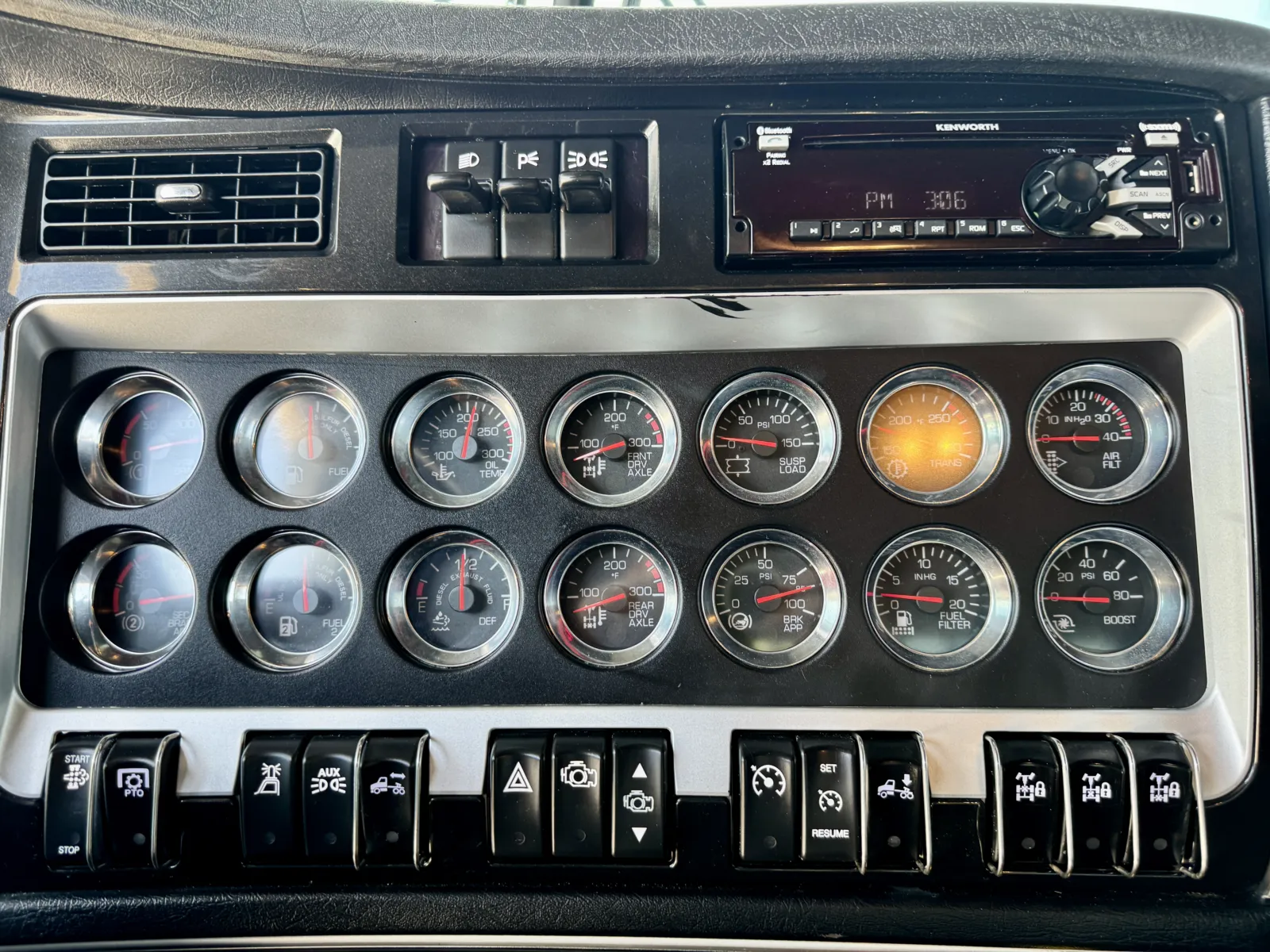 2020 Kenworth W900 - image 18