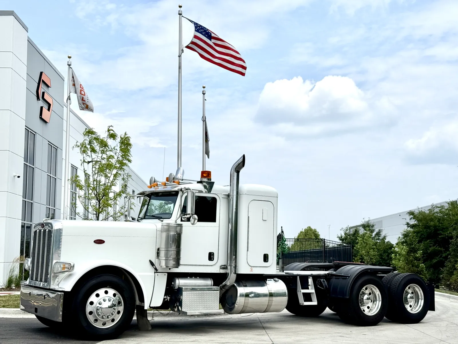 2014 PETERBILT 389