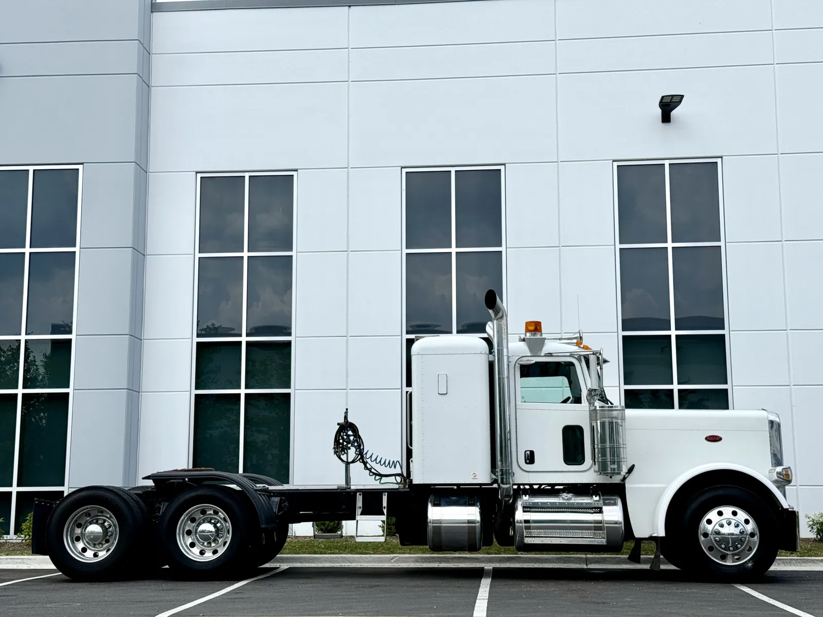 2014 Peterbilt 389 - image 3