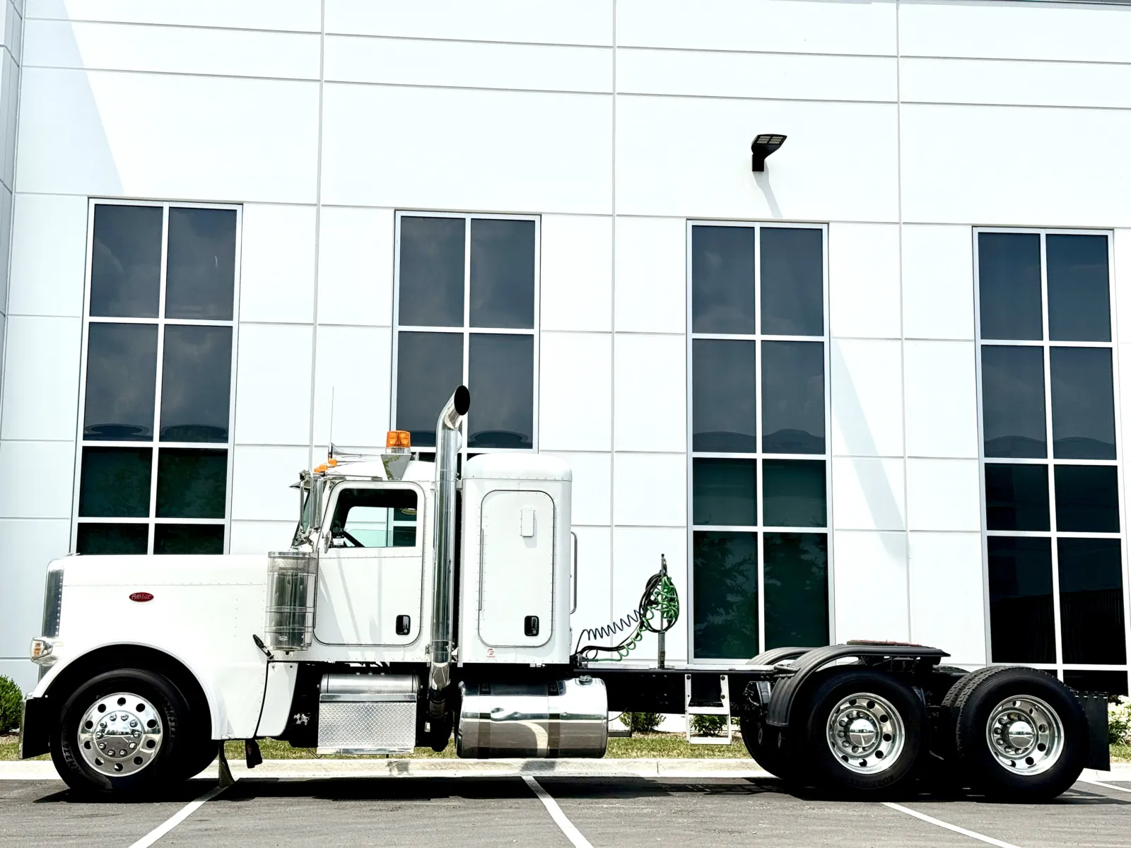2014 Peterbilt 389 - image 4