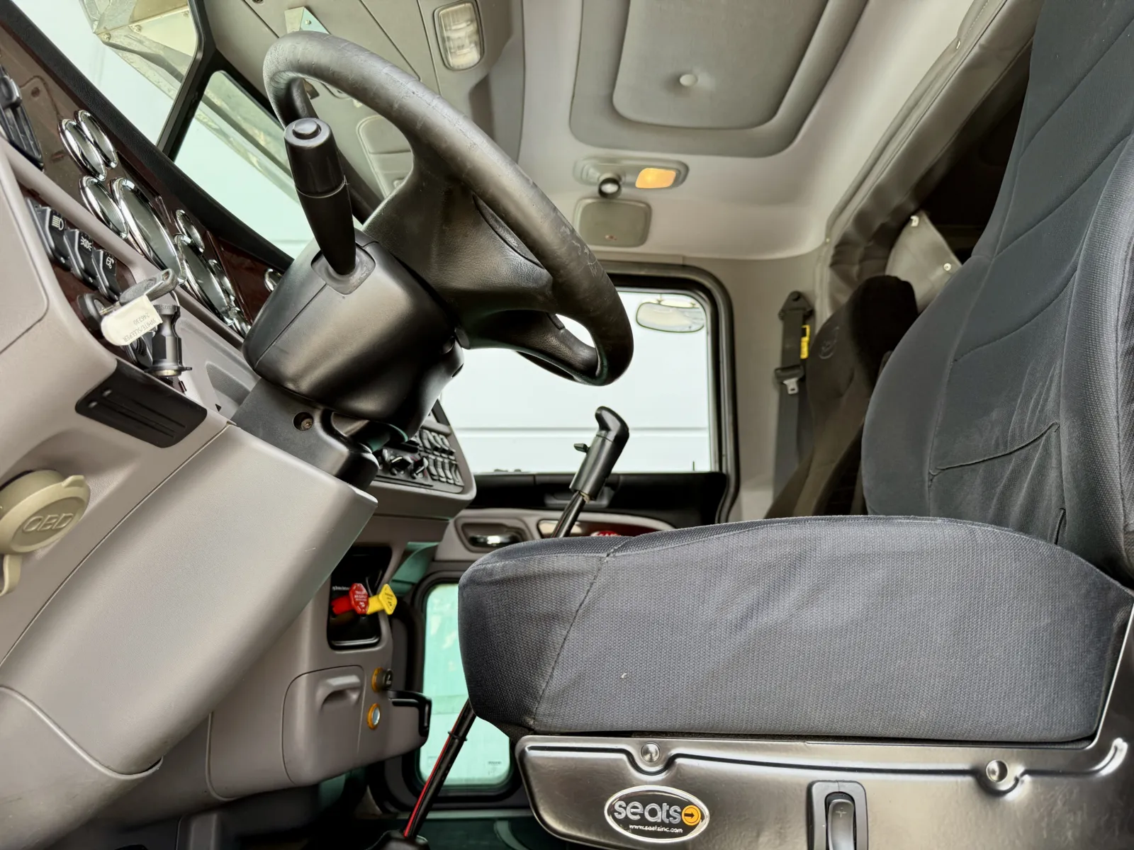 2014 Peterbilt 389 - image 14