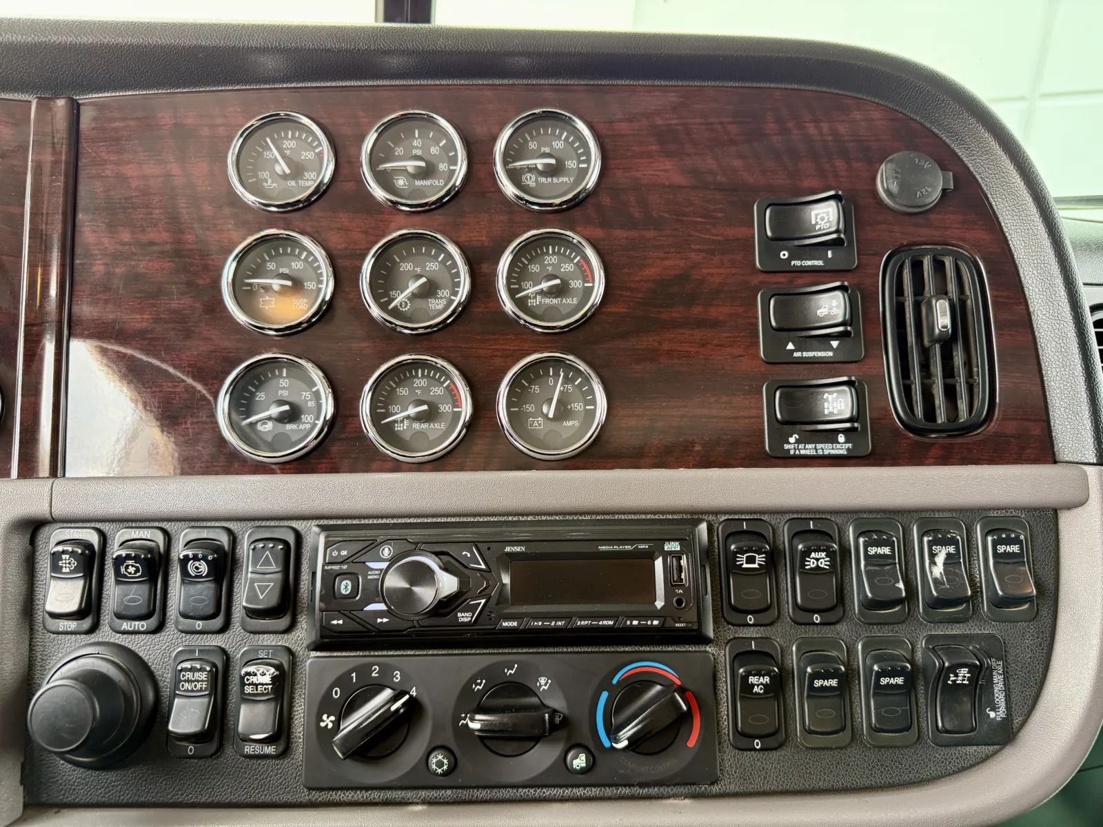 2014 Peterbilt 389 - image 18