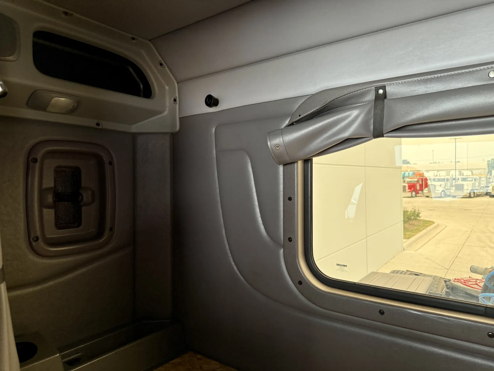 2014 Peterbilt 389 - image 22