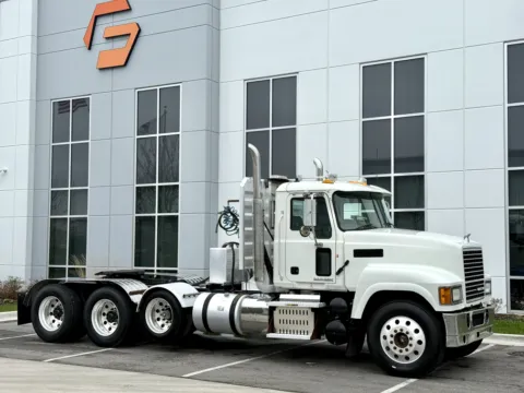 Photos of 2014 MACK PINNACLE CH613 for sale in New Lenox, IL at Forge Truck Centers - Illinois