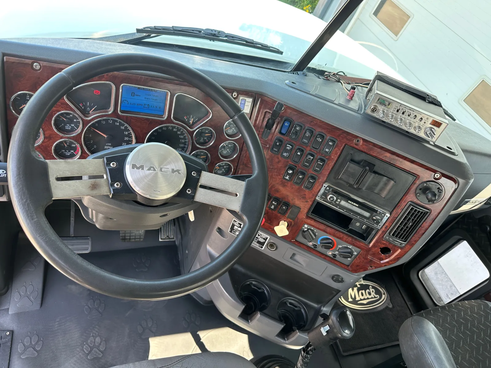 2014 Mack - image 16