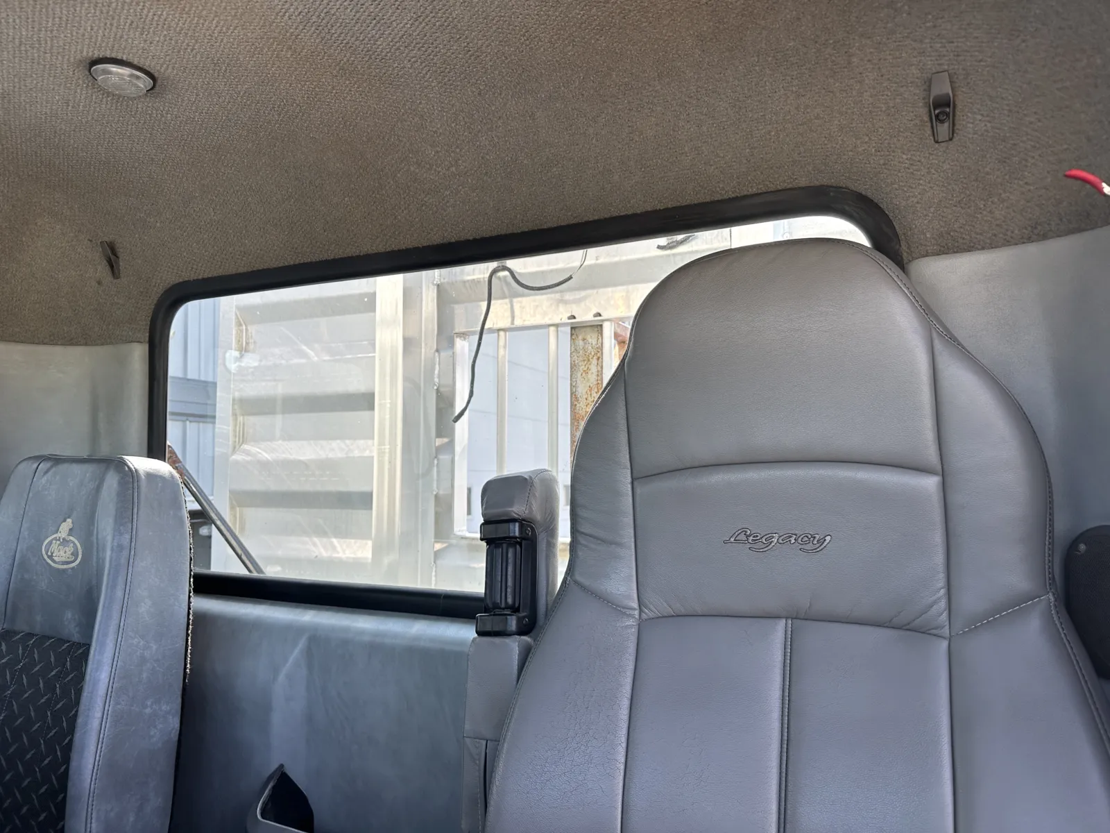 2014 Mack - image 20