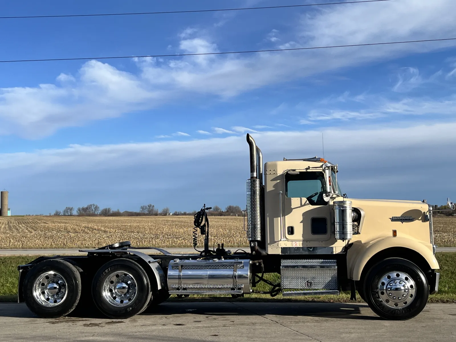 2005 Kenworth W900 - image 3