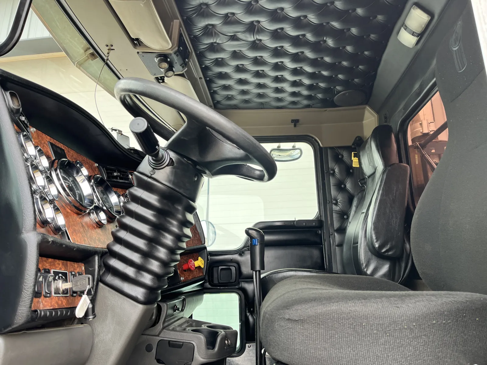 2005 Kenworth W900 - image 14