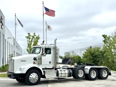 2011 KENWORTH T800 for sale in New Lenox, IL