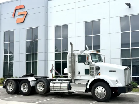 Photos of 2011 KENWORTH T800 for sale in New Lenox, IL at Forge Truck Centers - Illinois