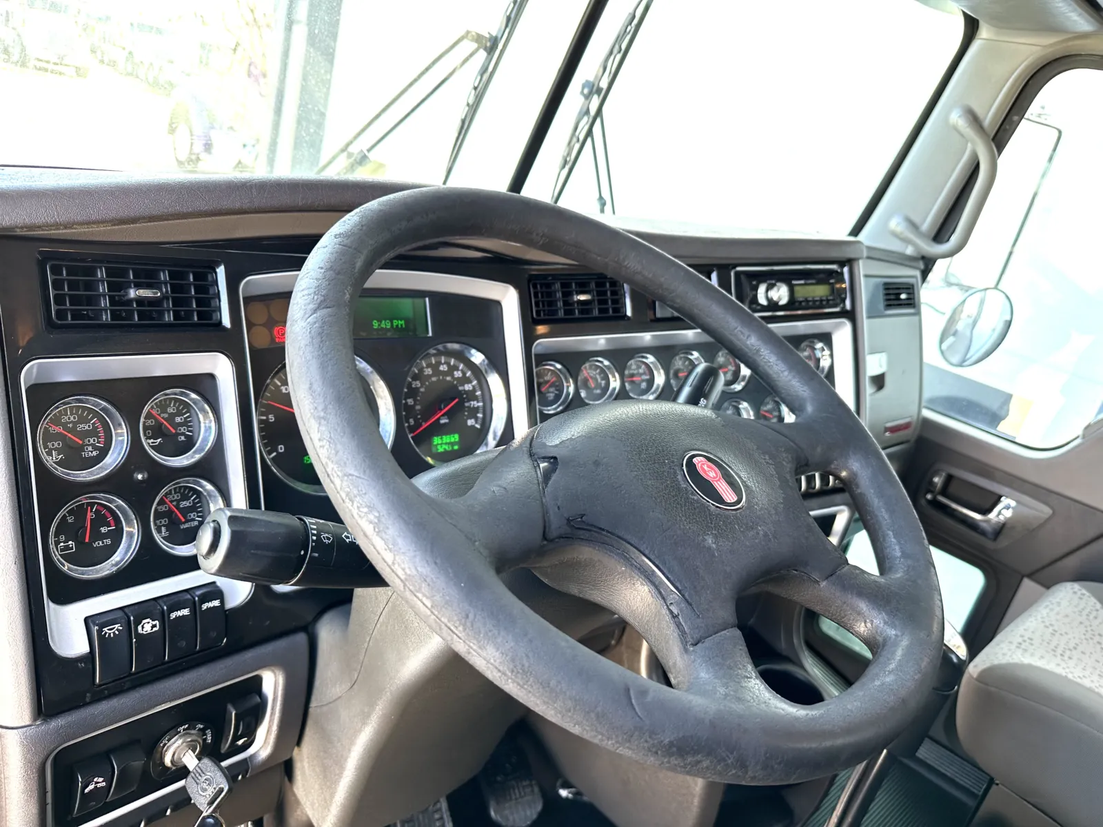 2011 Kenworth T800 - image 15