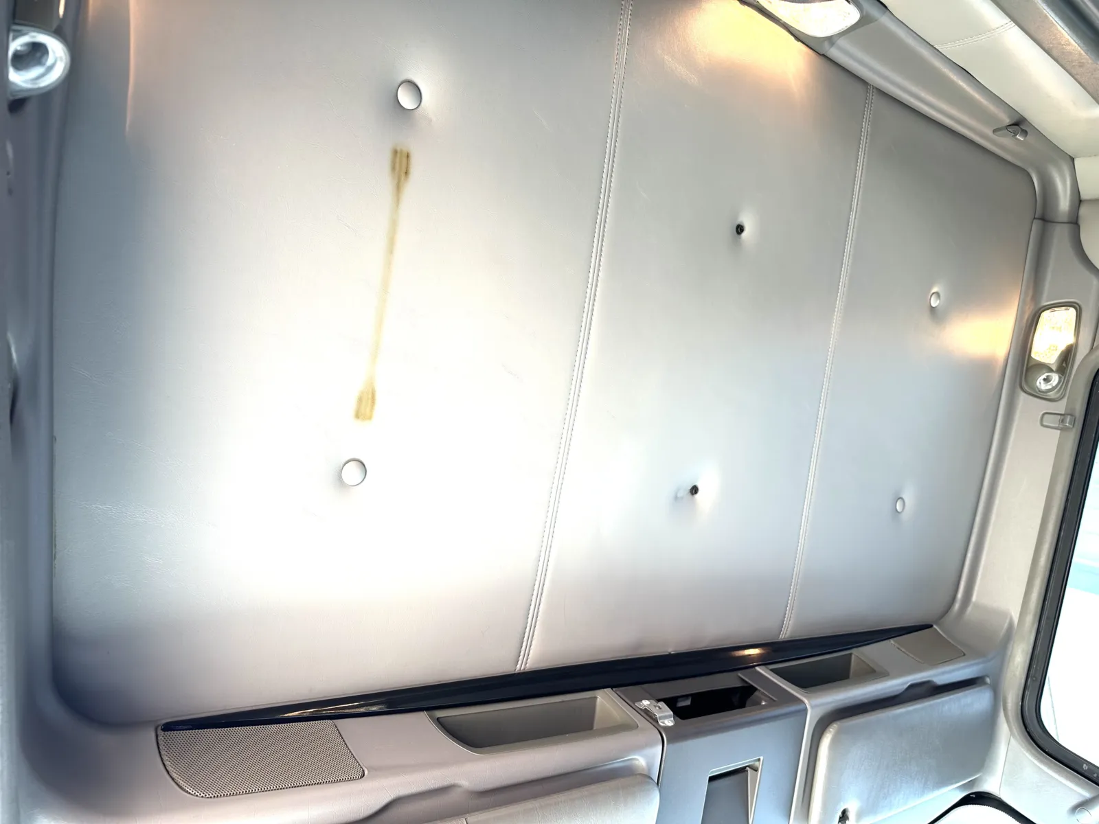 2011 Kenworth T800 - image 21