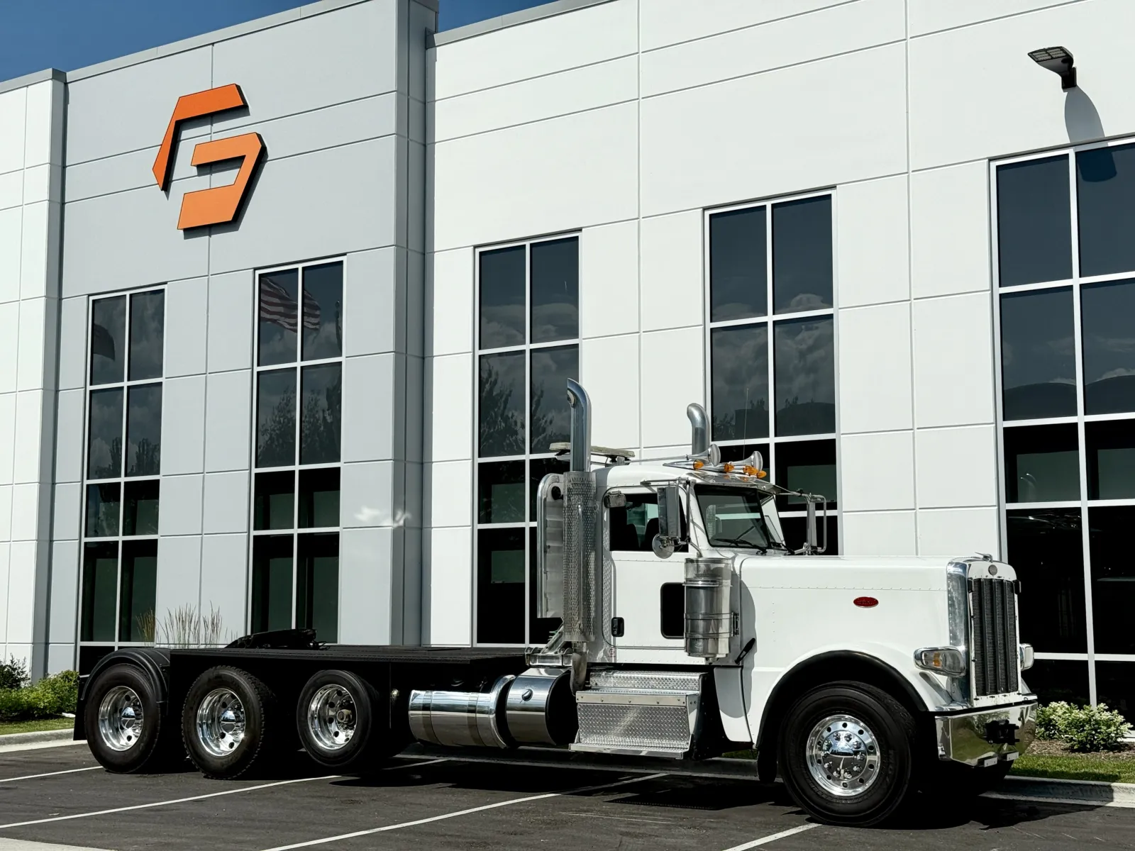 2012 Peterbilt 389 - image 2