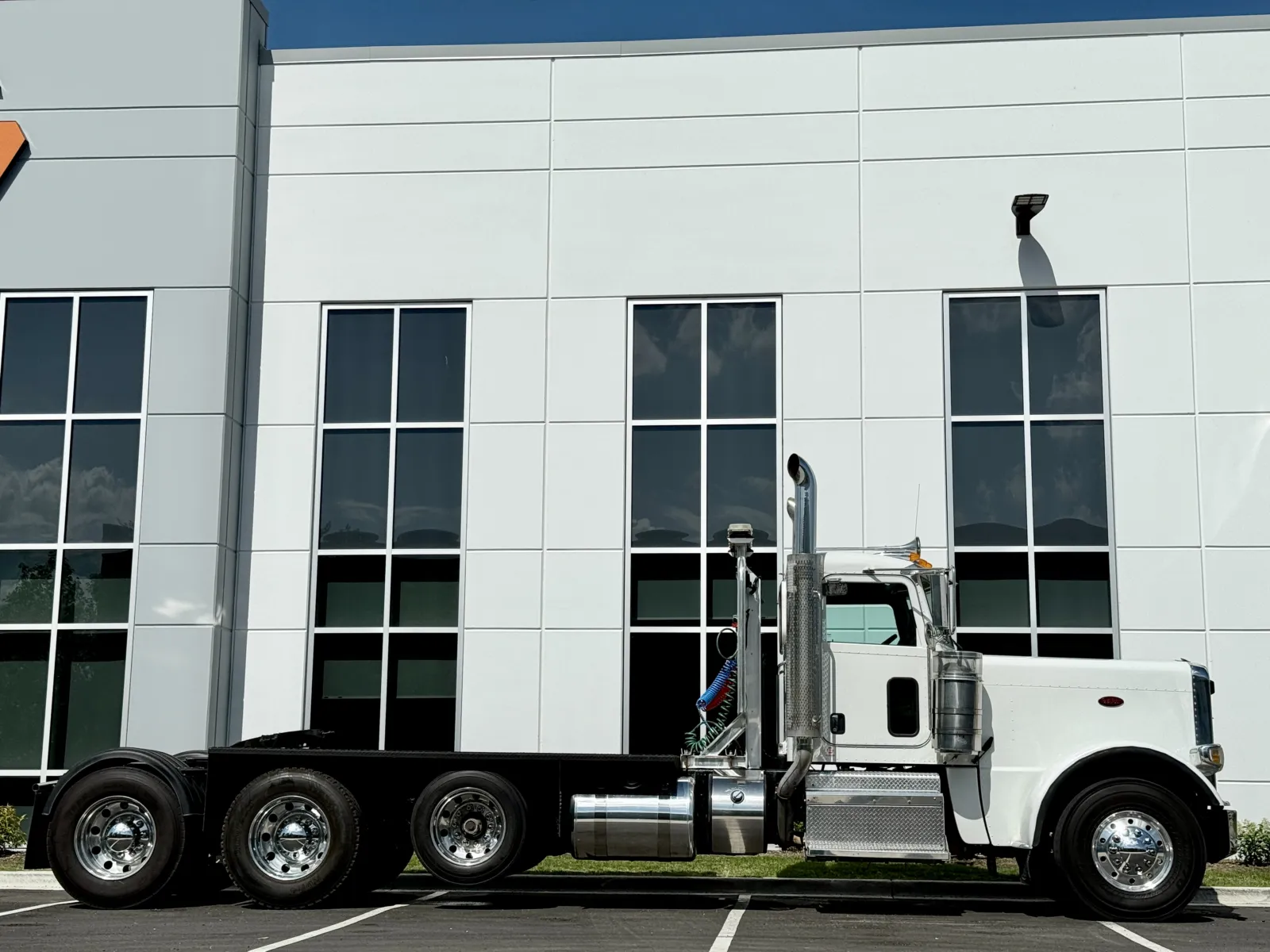 2012 Peterbilt 389 - image 3
