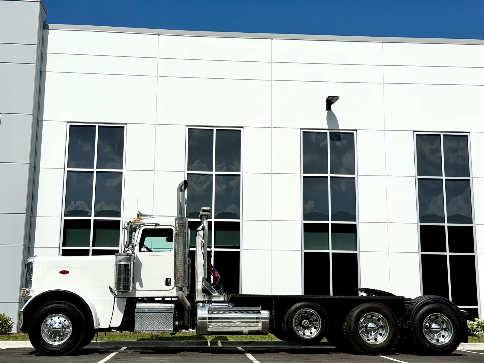 2012 Peterbilt 389 - image 4