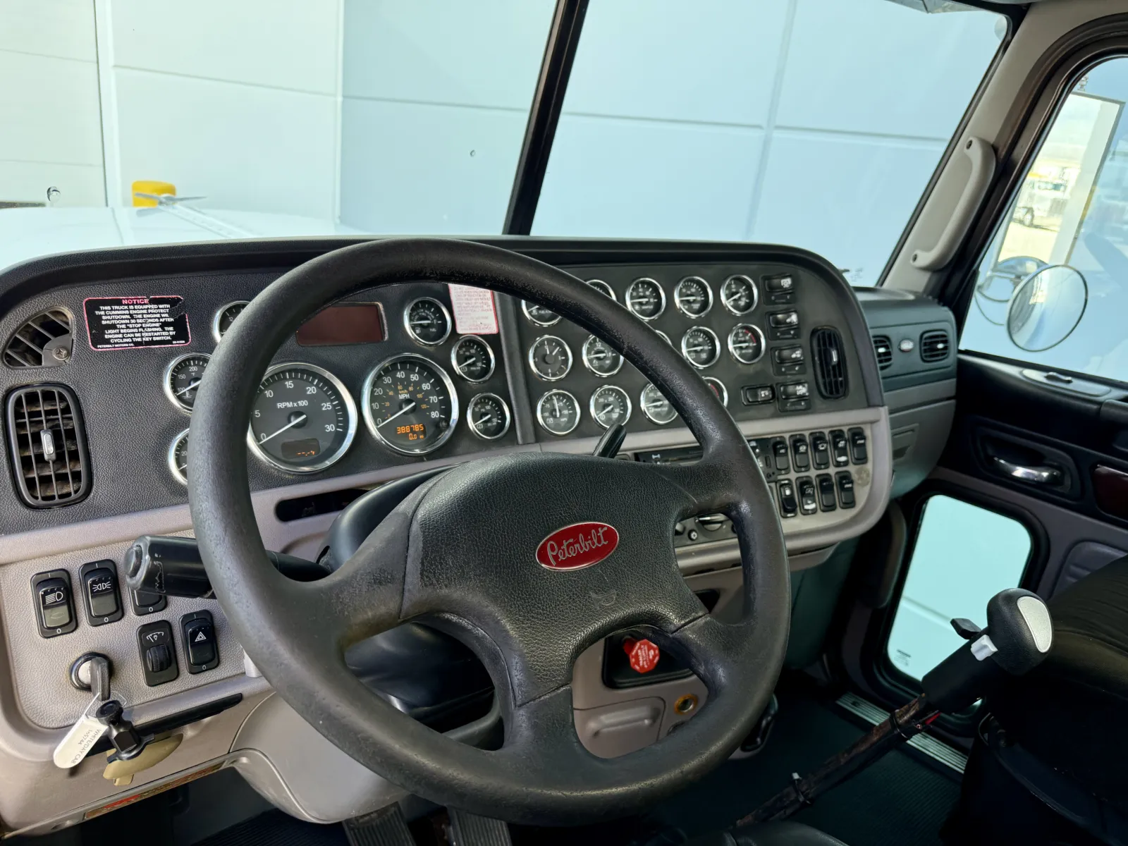 2012 Peterbilt 389 - image 15