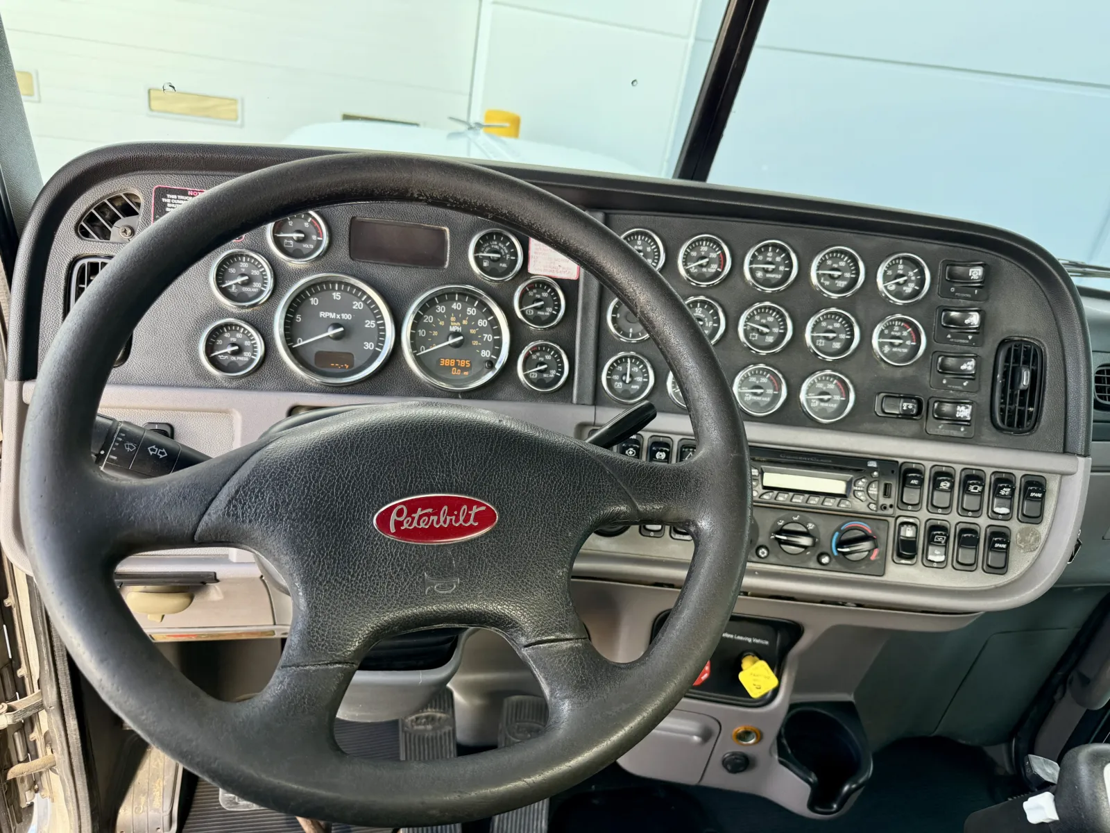 2012 Peterbilt 389 - image 16