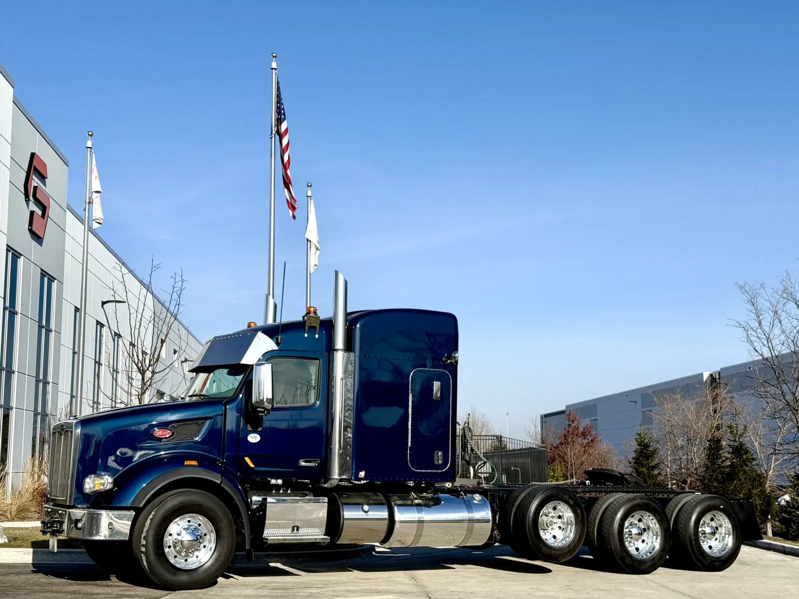 2021 Peterbilt 567 - image 1