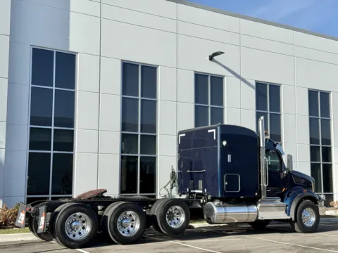 More photos of 2021 PETERBILT 567 at Forge Truck Centers - Illinois, IL