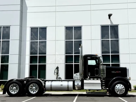 Another view of 2021 PETERBILT 389 for sale in New Lenox, IL at Forge Truck Centers - Illinois