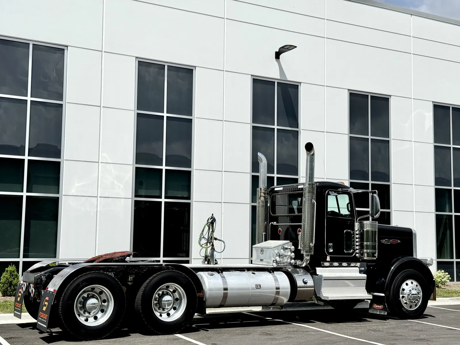 2021 Peterbilt 389 - image 5