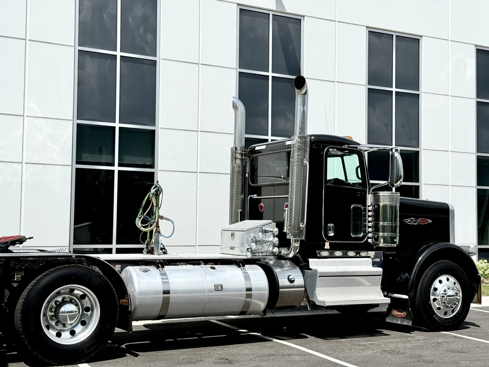 2021 Peterbilt 389 - image 7