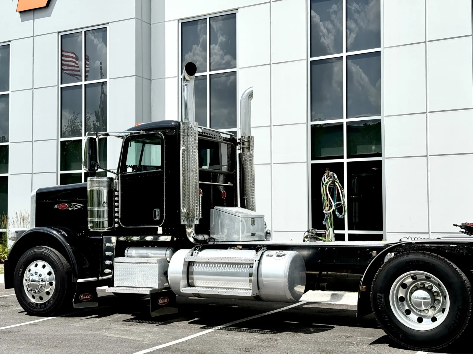 2021 Peterbilt 389 - image 8