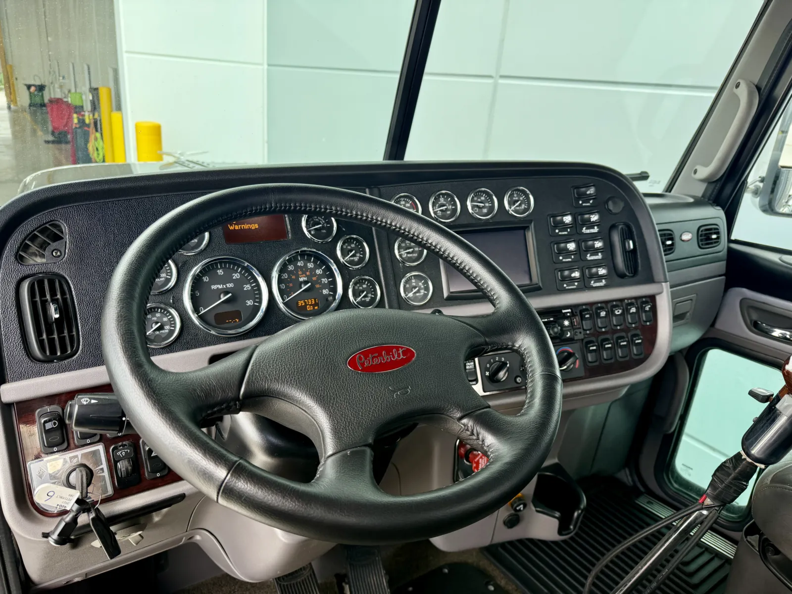 2021 Peterbilt 389 - image 15