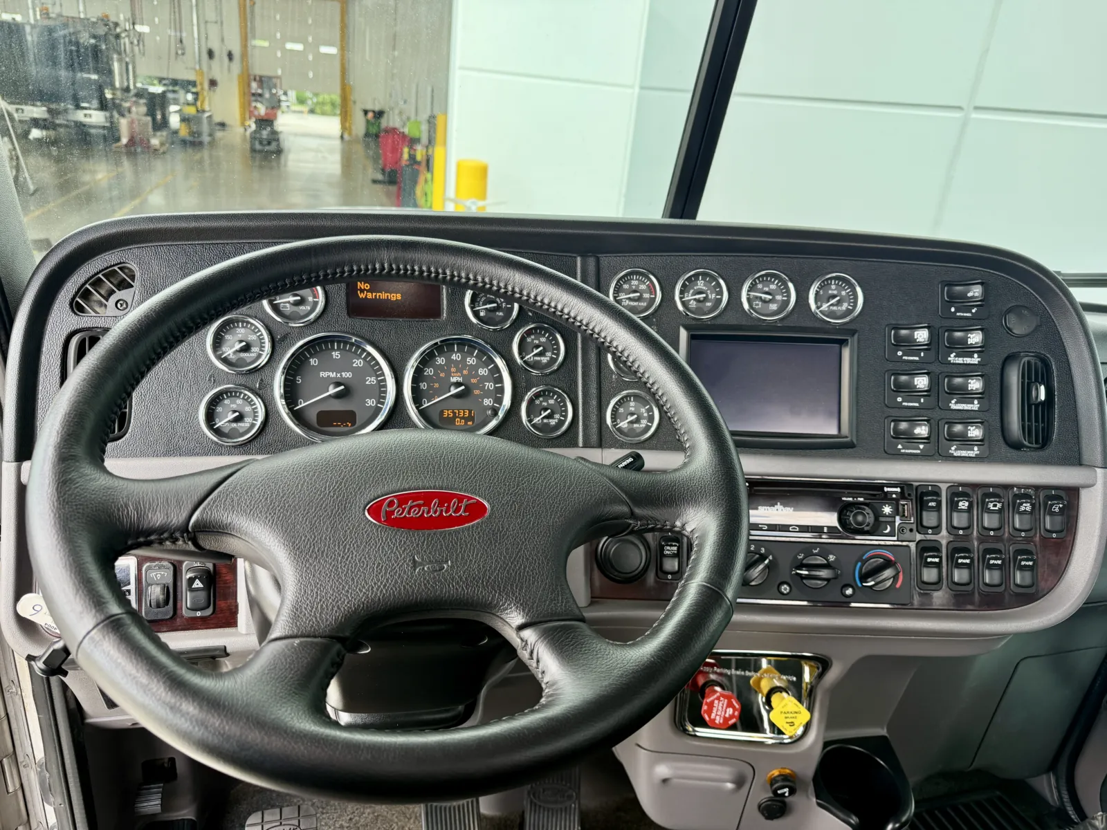 2021 Peterbilt 389 - image 16