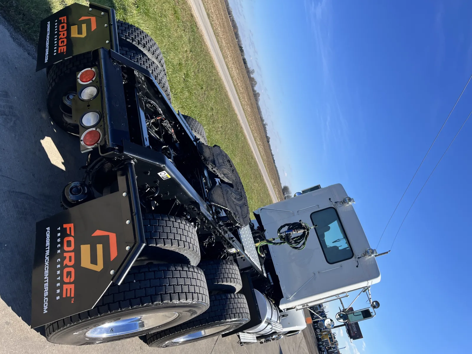 2020 Kenworth T800 - image 11