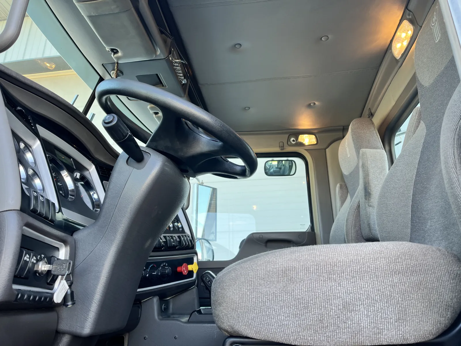 2020 Kenworth T800 - image 14