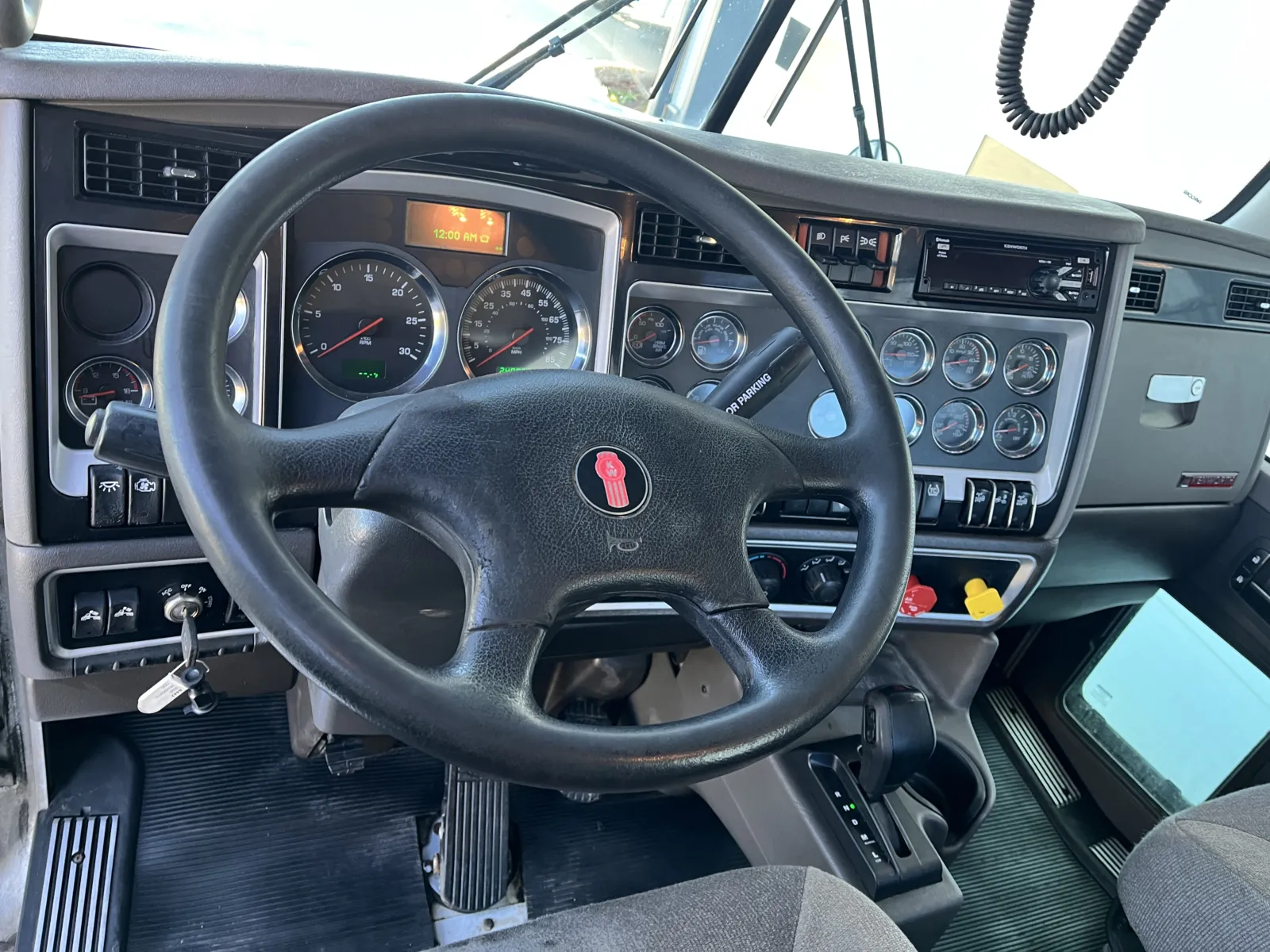 2020 Kenworth T800 - image 16