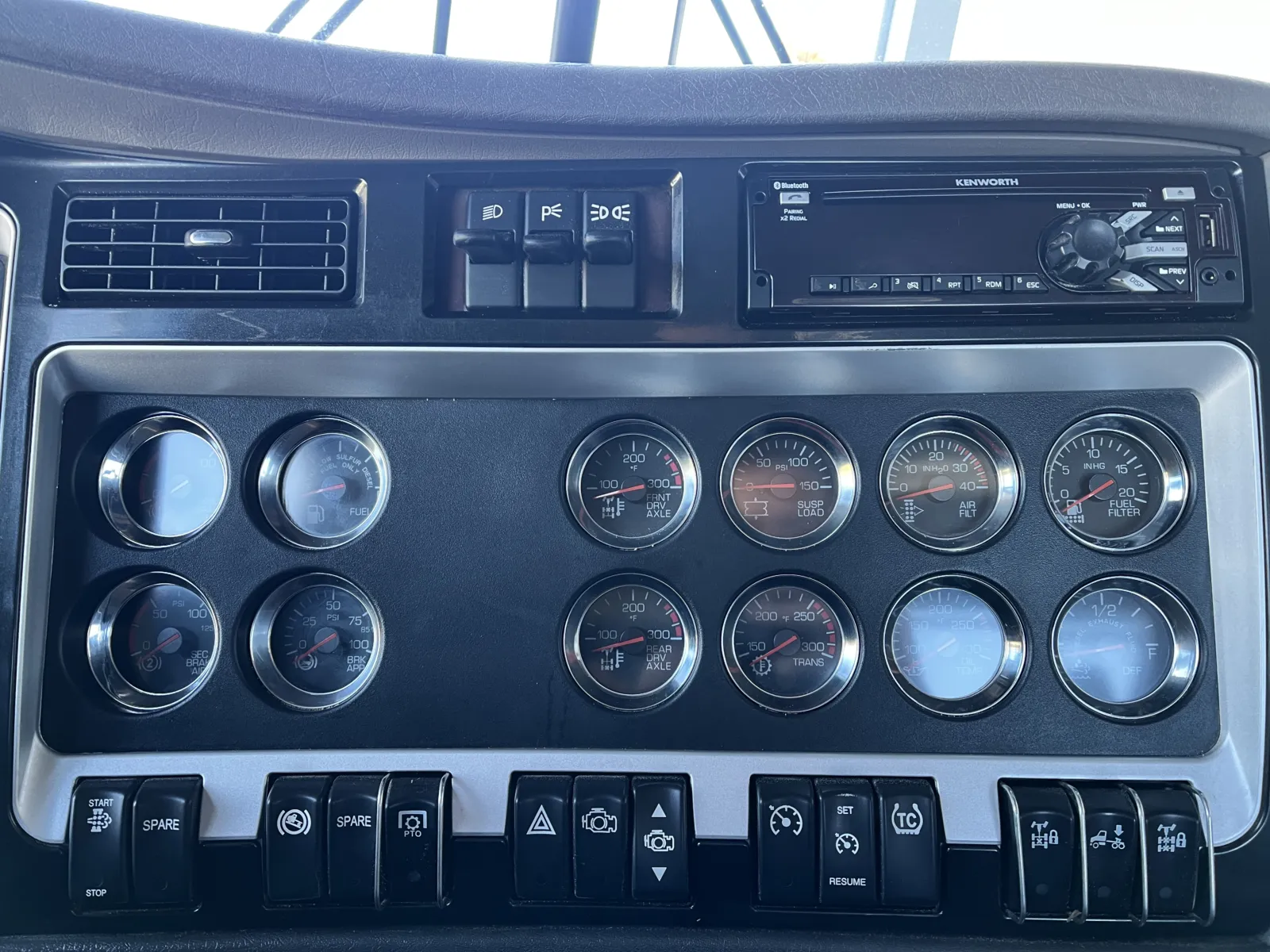 2020 Kenworth T800 - image 18